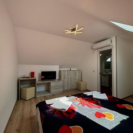 Calypso Rooms Făgăraş Exteriör bild