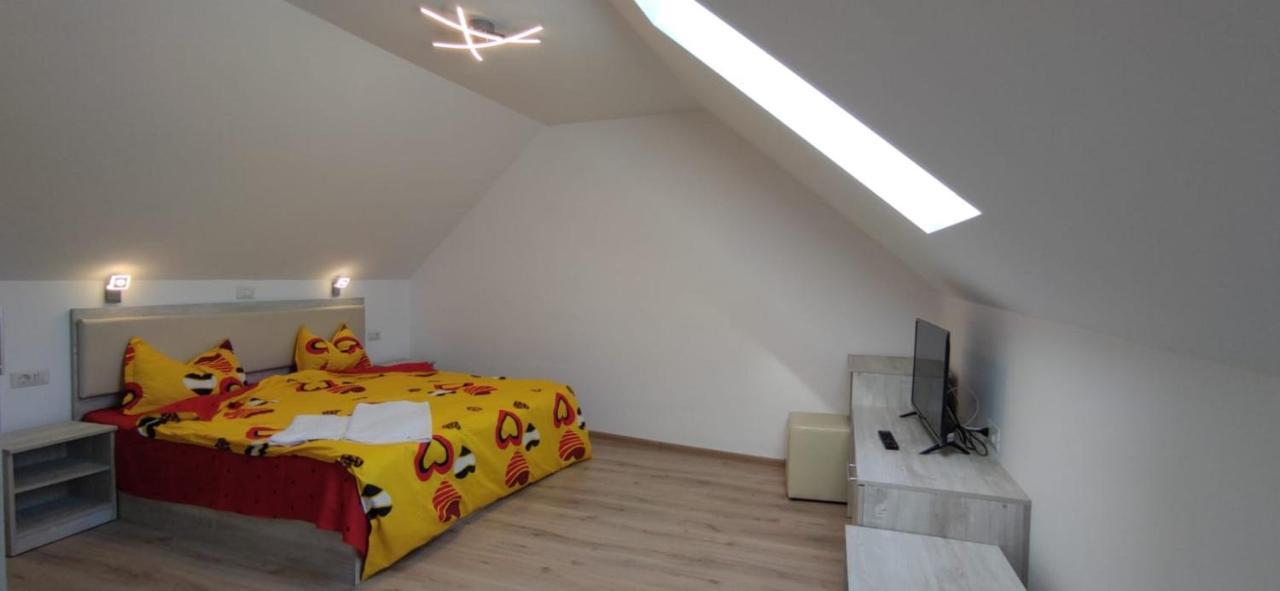 Calypso Rooms Făgăraş Exteriör bild