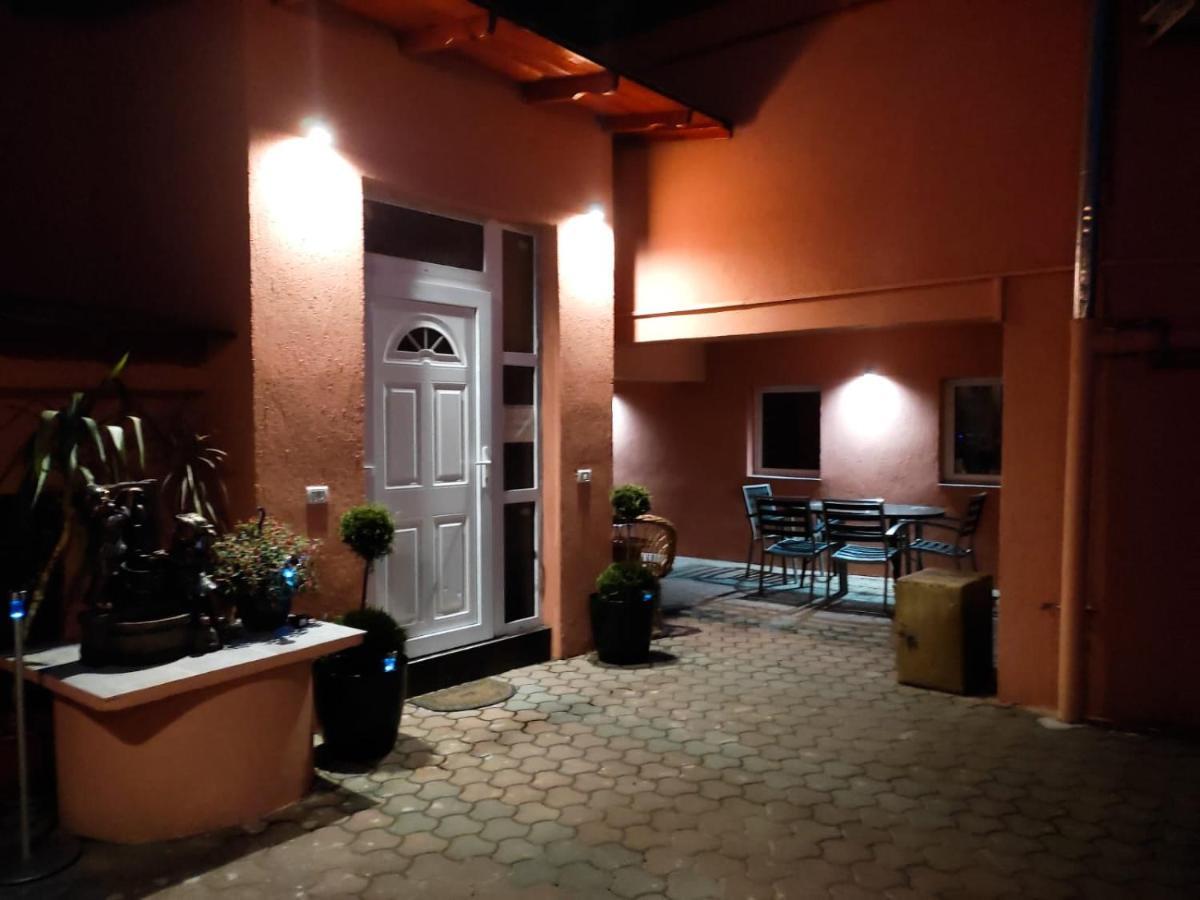 Calypso Rooms Făgăraş Exteriör bild