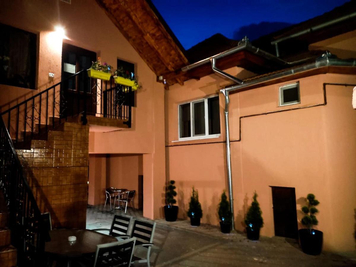 Calypso Rooms Făgăraş Exteriör bild