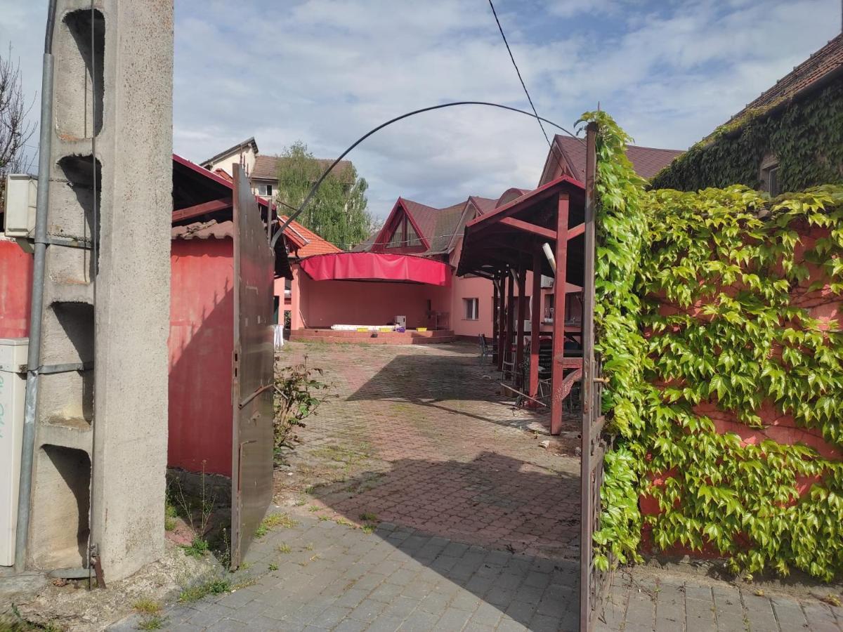Calypso Rooms Făgăraş Exteriör bild