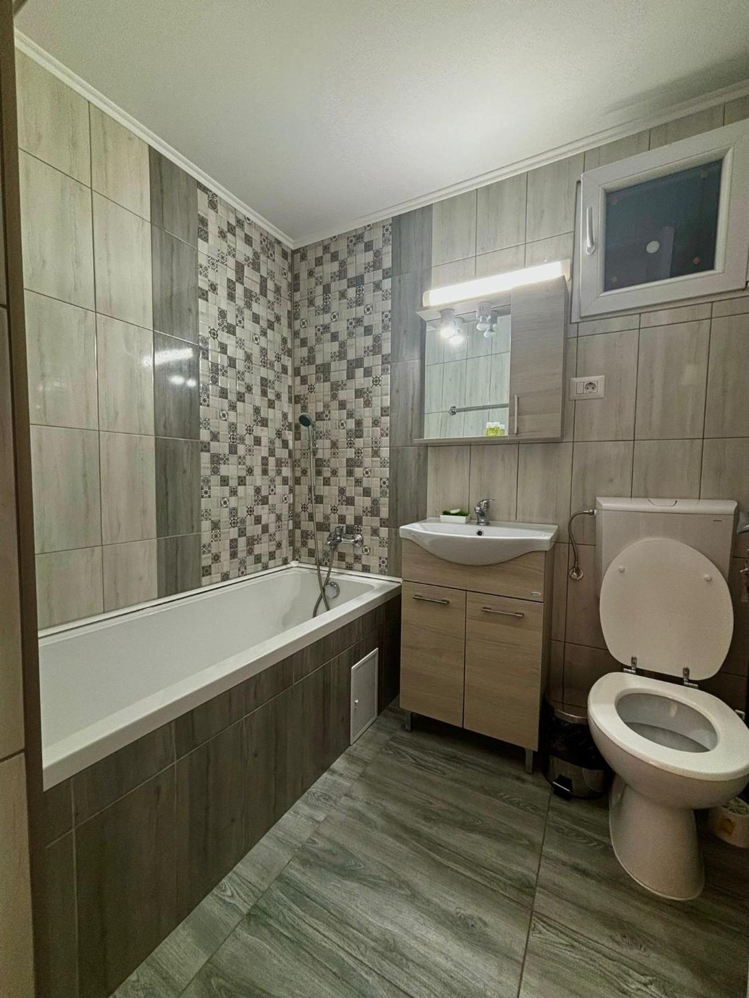 Calypso Rooms Făgăraş Exteriör bild