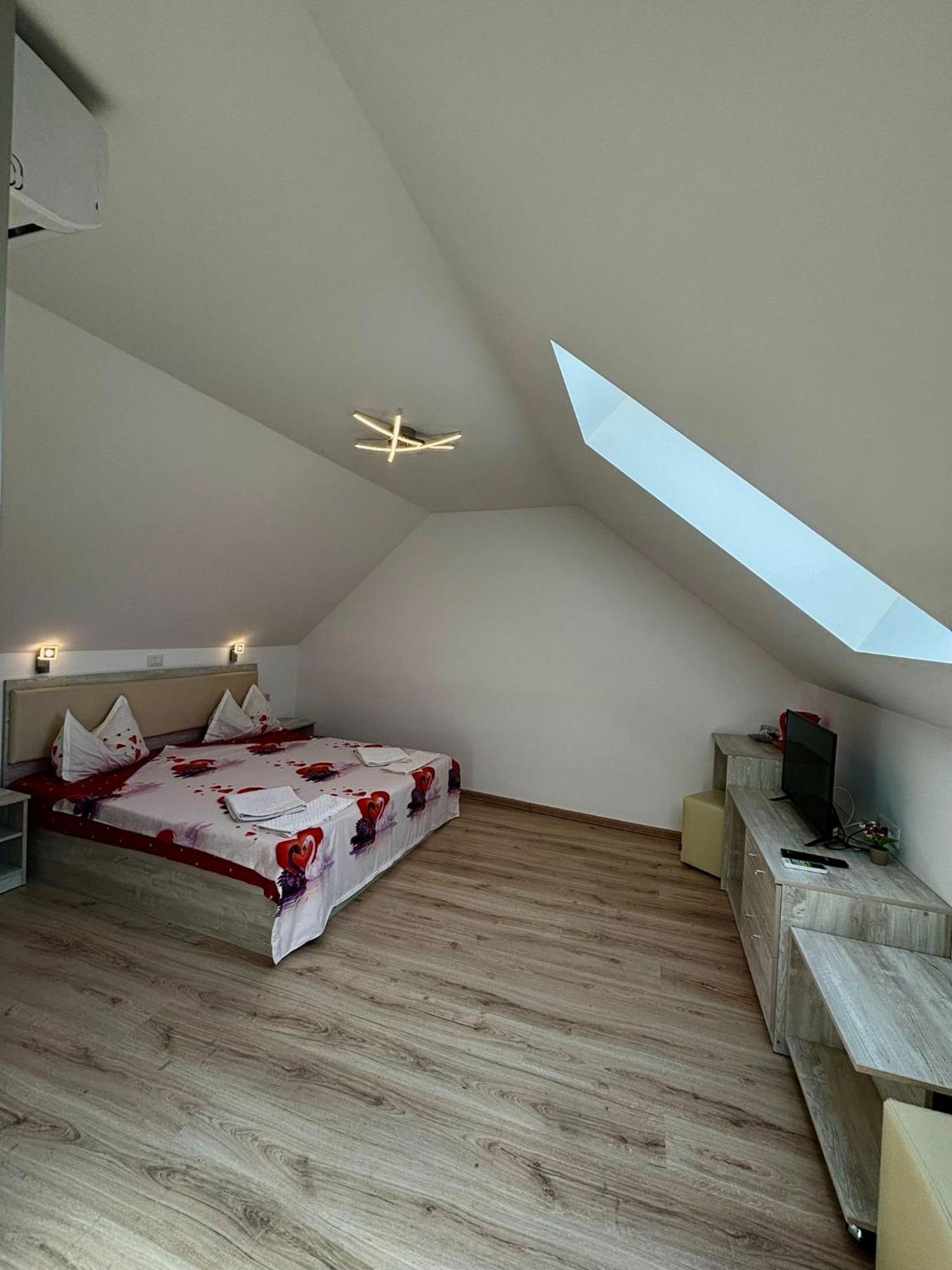 Calypso Rooms Făgăraş Exteriör bild