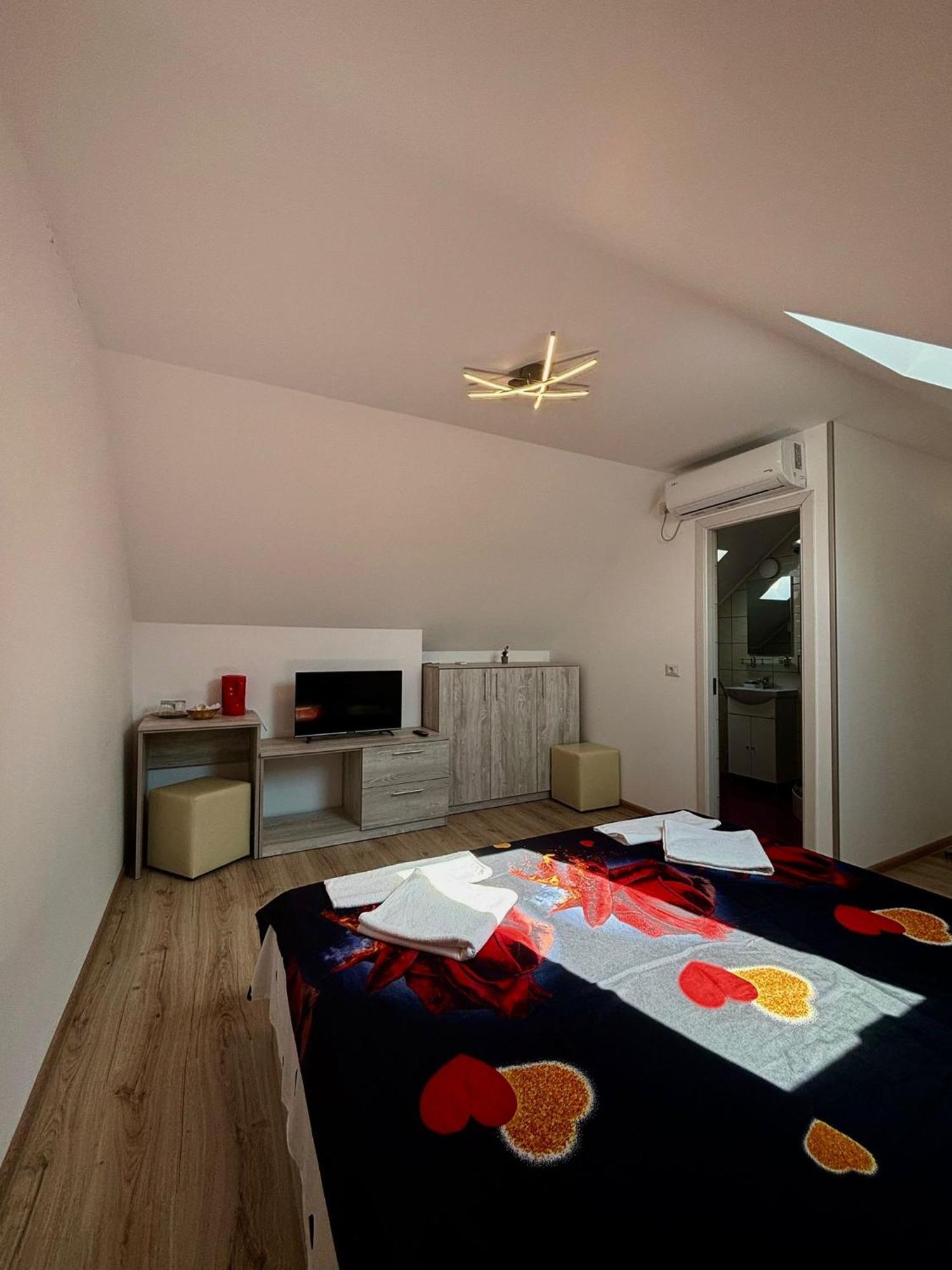 Calypso Rooms Făgăraş Exteriör bild