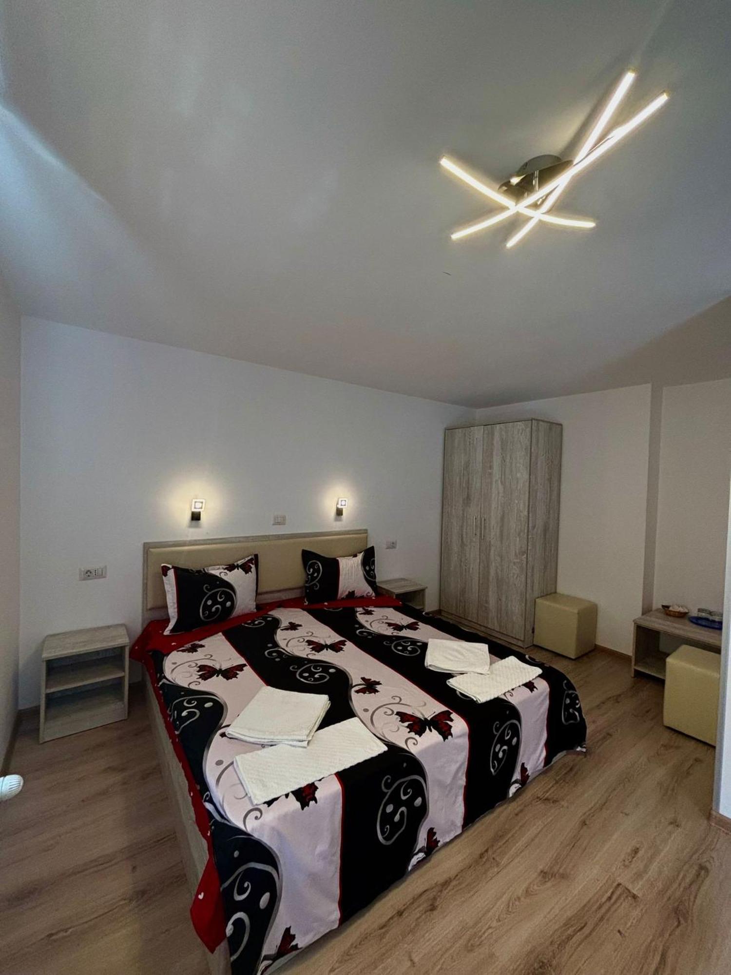 Calypso Rooms Făgăraş Exteriör bild